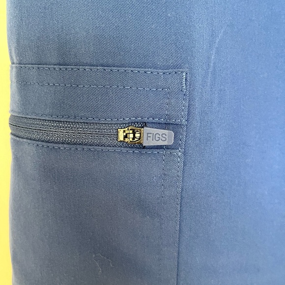 FIGS Limited Edition Yola Skinny Scrub Pants in Denim. Size Small/Tall. - Picture 5 of 7